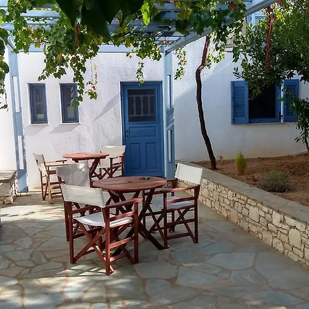 Narkissos Apartment